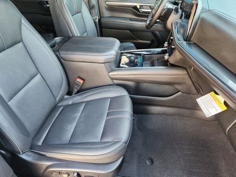 Used 2025 Chevrolet Suburban RST w/ Comfort Package image 20