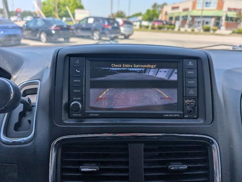 Used 2019 Dodge Grand Caravan SE FWD image 33