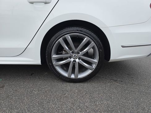 Used 2018 Volkswagen Passat 2.0T R-Line image 34