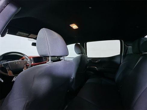 Used 2020 Toyota Tacoma TRD Off-Road image 12
