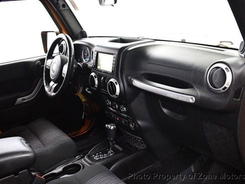 Used 2012 Jeep Wrangler Unlimited Sahara image 14