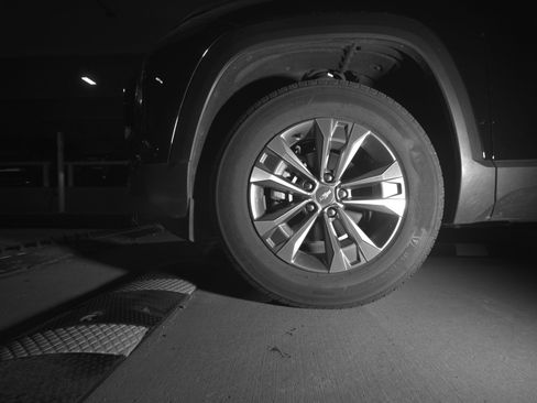 Used 2025 Chevrolet Equinox LT FWD image 12