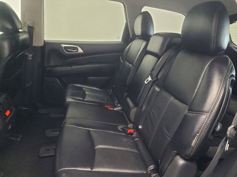 Used 2019 Nissan Pathfinder SL image 18