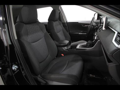 Used 2025 Toyota RAV4 XLE FWD image 17