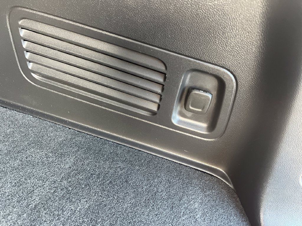 Used 2023 Buick Enclave Essence AWD/4WD image 37