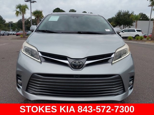 Used 2019 Toyota Sienna Limited Premium AWD/4WD image 2