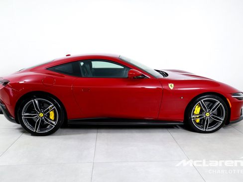 Used 2022 Ferrari Roma RWD image 9