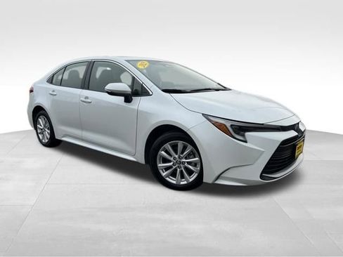 Used 2025 Toyota Corolla XLE image 1