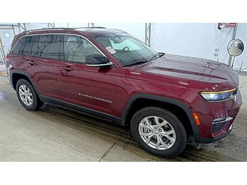 Used 2023 Jeep Grand Cherokee Limited AWD/4WD image 3