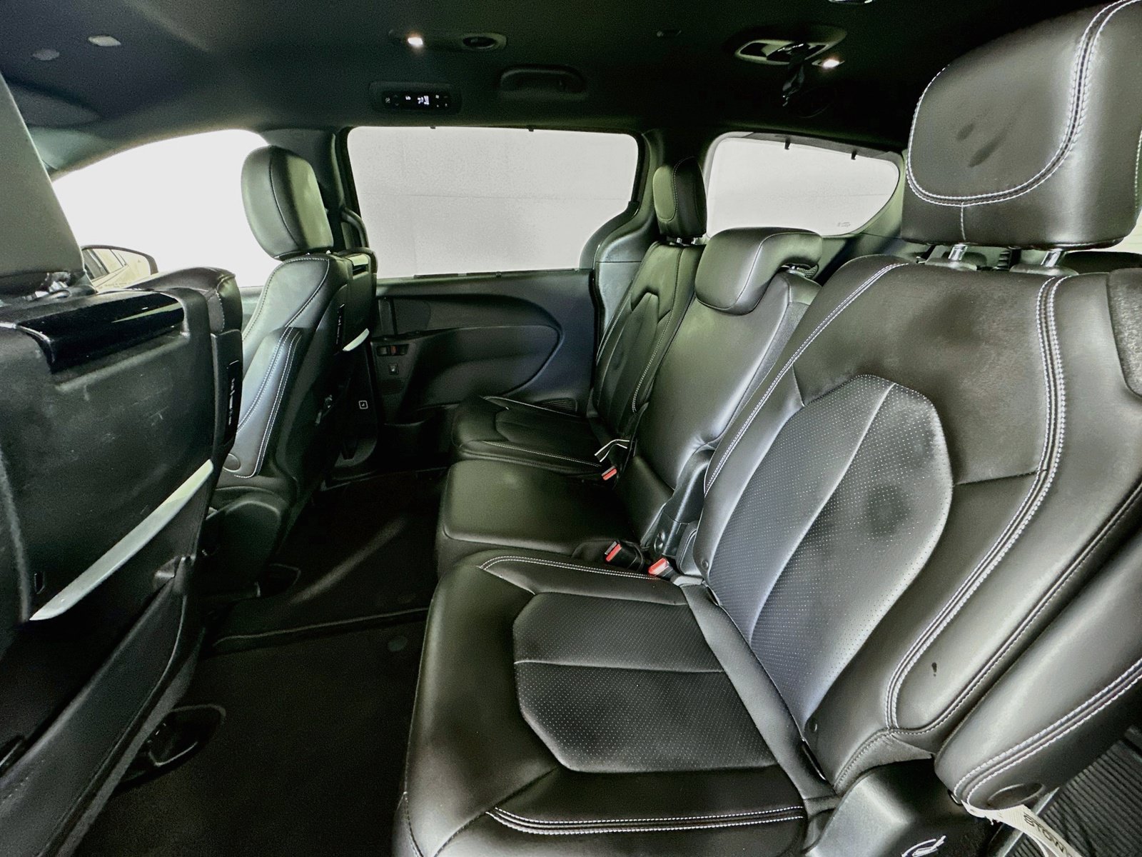 Used 2023 Chrysler Pacifica Touring-L w/ Uconnect Theater Family Group FWD image 24