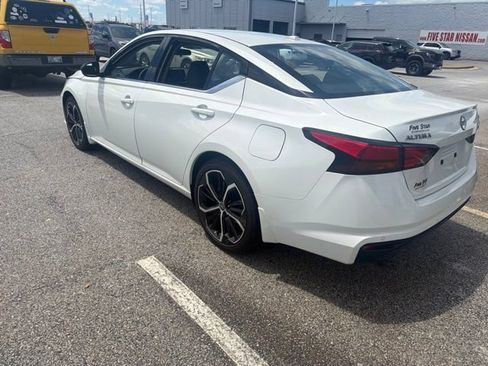 Used 2025 Nissan Altima 2.5 SR FWD image 12