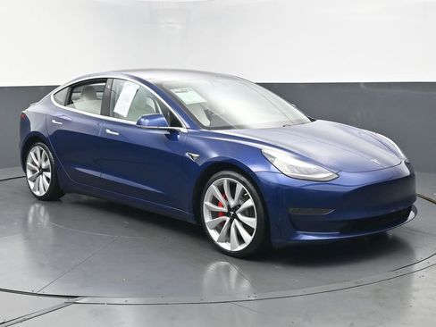 Used 2018 Tesla Model 3 Performance image 2
