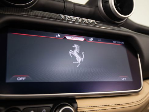 Certified 2022 Ferrari Portofino M image 45