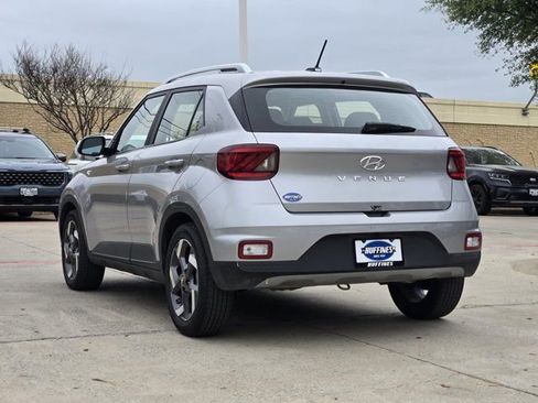 Certified 2025 Hyundai Venue SEL image 6