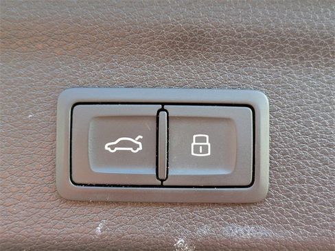 Used 2019 Audi Q3 2.0T Prestige w/ Prestige Package image 13