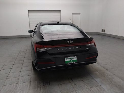 Used 2025 Hyundai Elantra Limited FWD image 6