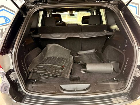 Used 2019 Jeep Grand Cherokee Laredo image 19