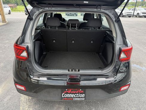 Used 2022 Hyundai Venue SEL w/ Cargo Package FWD image 6