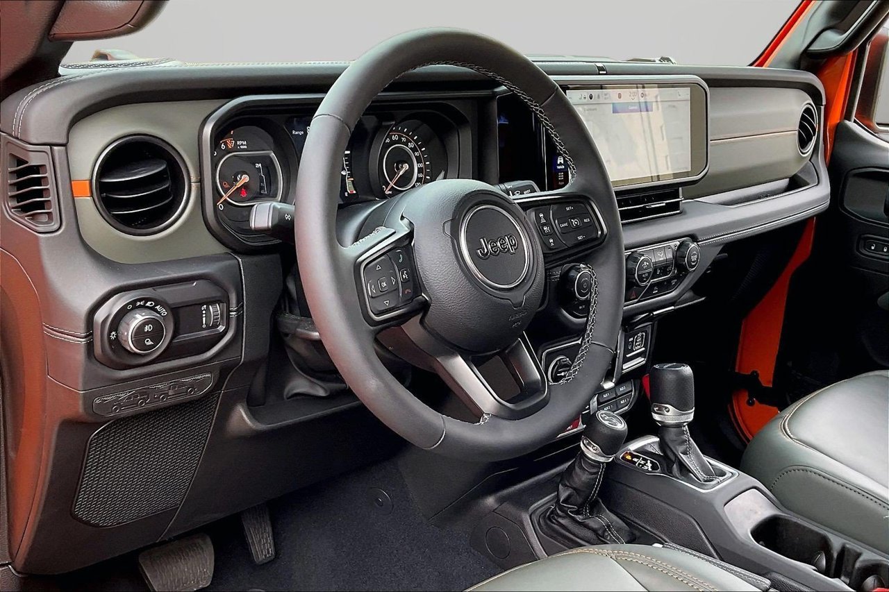 Certified 2025 Jeep Gladiator Mojave w/ Convenience Group AWD/4WD image 18