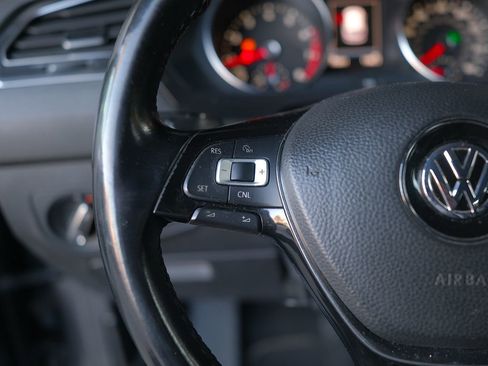 Used 2018 Volkswagen Tiguan SE image 14