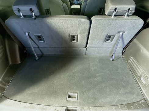 Used 2023 Chevrolet Traverse LT image 35