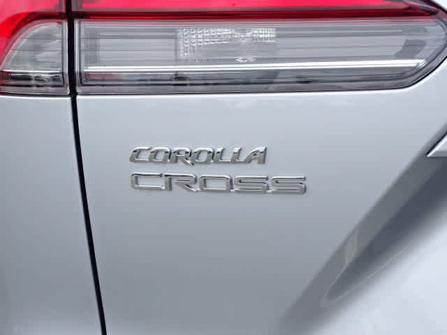 Certified 2023 Toyota Corolla Cross XLE w/ Convenience Package FWD image 10