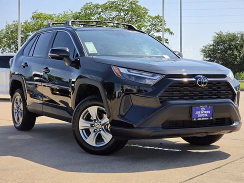 Used 2025 Toyota RAV4 XLE w/ Convenience Package FWD image 2