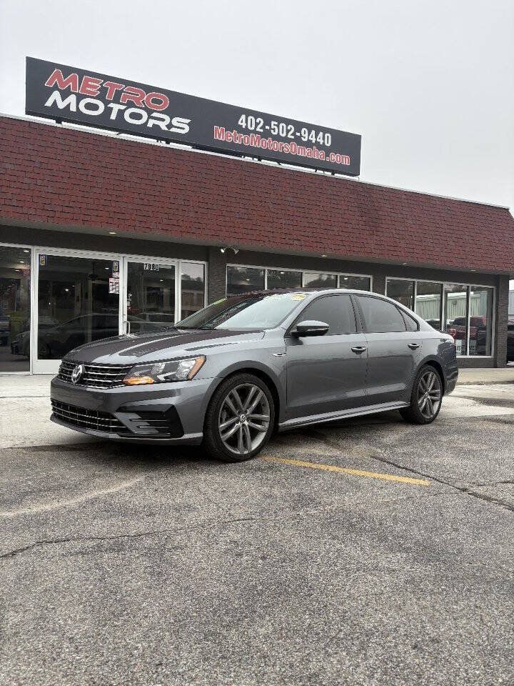 Used 2018 Volkswagen Passat 2.0T S FWD image 1