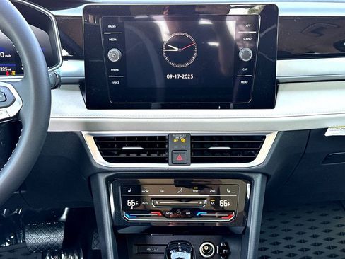 New 2025 Volkswagen Taos SE image 20