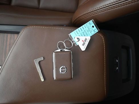 Used 2019 Volvo XC60 T8 Inscription w/ Advanced Package image 23