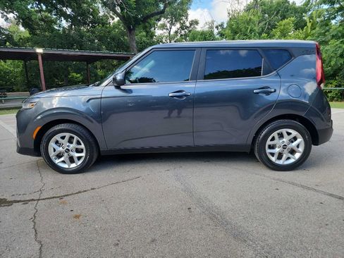 Used 2022 Kia Soul LX w/ Technology Package image 4