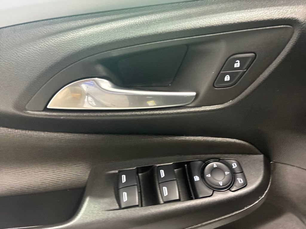 Used 2025 Buick Envista Preferred FWD image 14