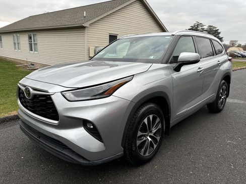 Used 2021 Toyota Highlander XLE image 8