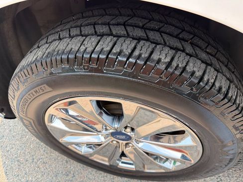 Used 2018 Ford Expedition XLT w/ Equipment Group 202A AWD/4WD image 25