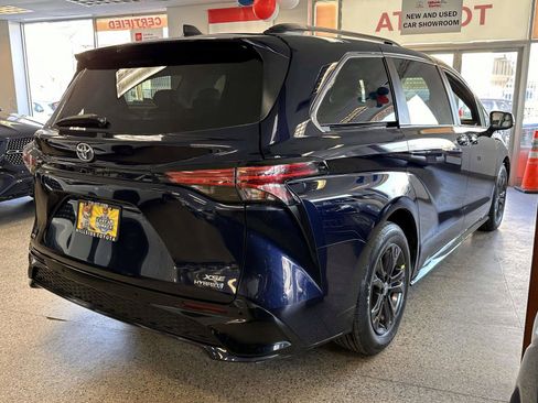 Certified 2024 Toyota Sienna XSE w/ XSE Plus Package image 5