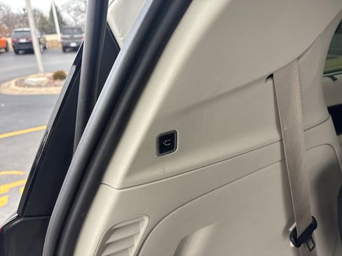 Used 2017 Chrysler Pacifica Touring-L image 21