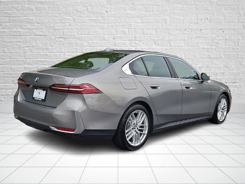 Used 2025 BMW 530i xDrive w/ Premium Package AWD/4WD image 6