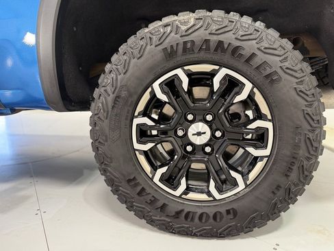 Used 2022 Chevrolet Silverado 1500 ZR2 w/ Technology Package image 12