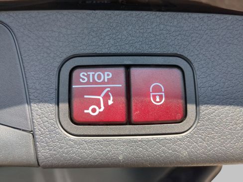 Certified 2025 Mercedes-Benz GLB 250 image 33