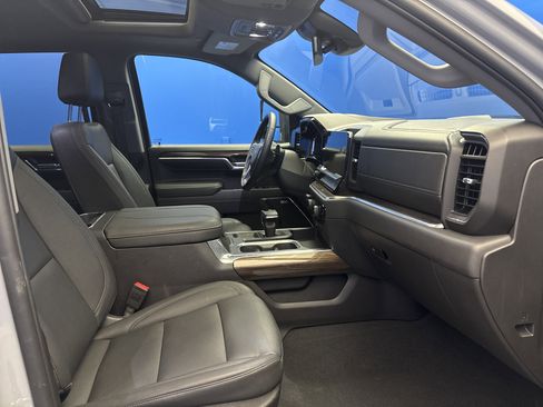 Used 2024 Chevrolet Silverado 1500 LT Trail Boss w/ Convenience Package II AWD/4WD image 25
