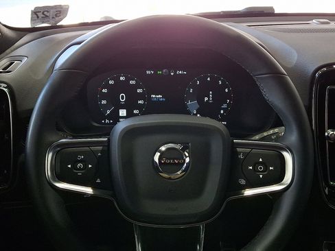 Used 2022 Volvo XC40 T5 R-Design w/ Climate Package image 20