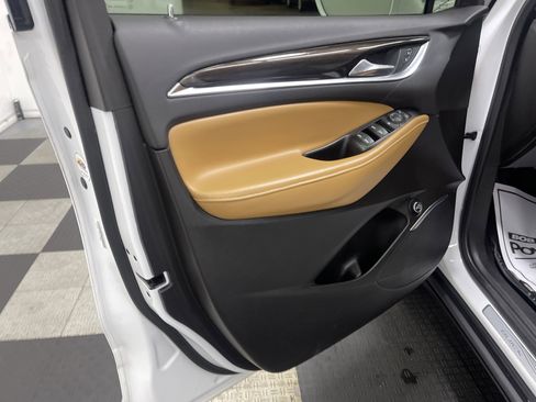 Used 2018 Buick Enclave Essence image 10