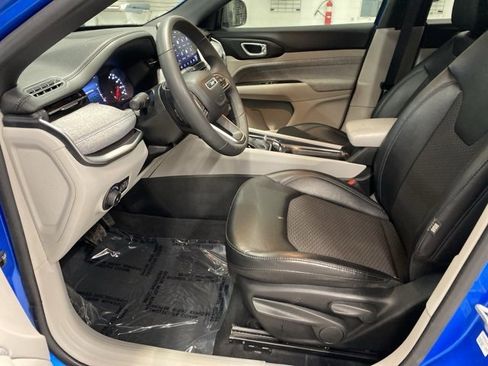 Used 2023 Jeep Compass Latitude image 24