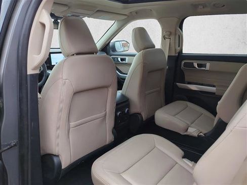 Used 2022 Ford Explorer XLT w/ Equipment Group 202A image 12