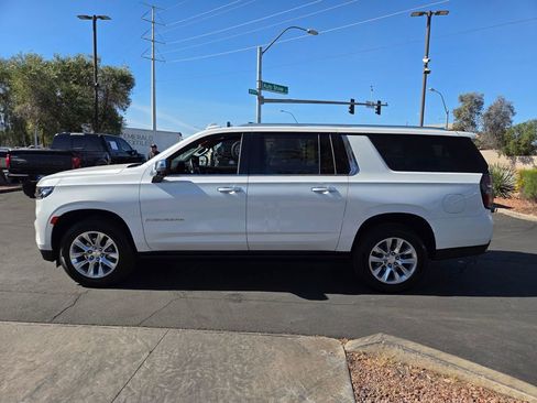 Used 2023 Chevrolet Suburban Premier image 3