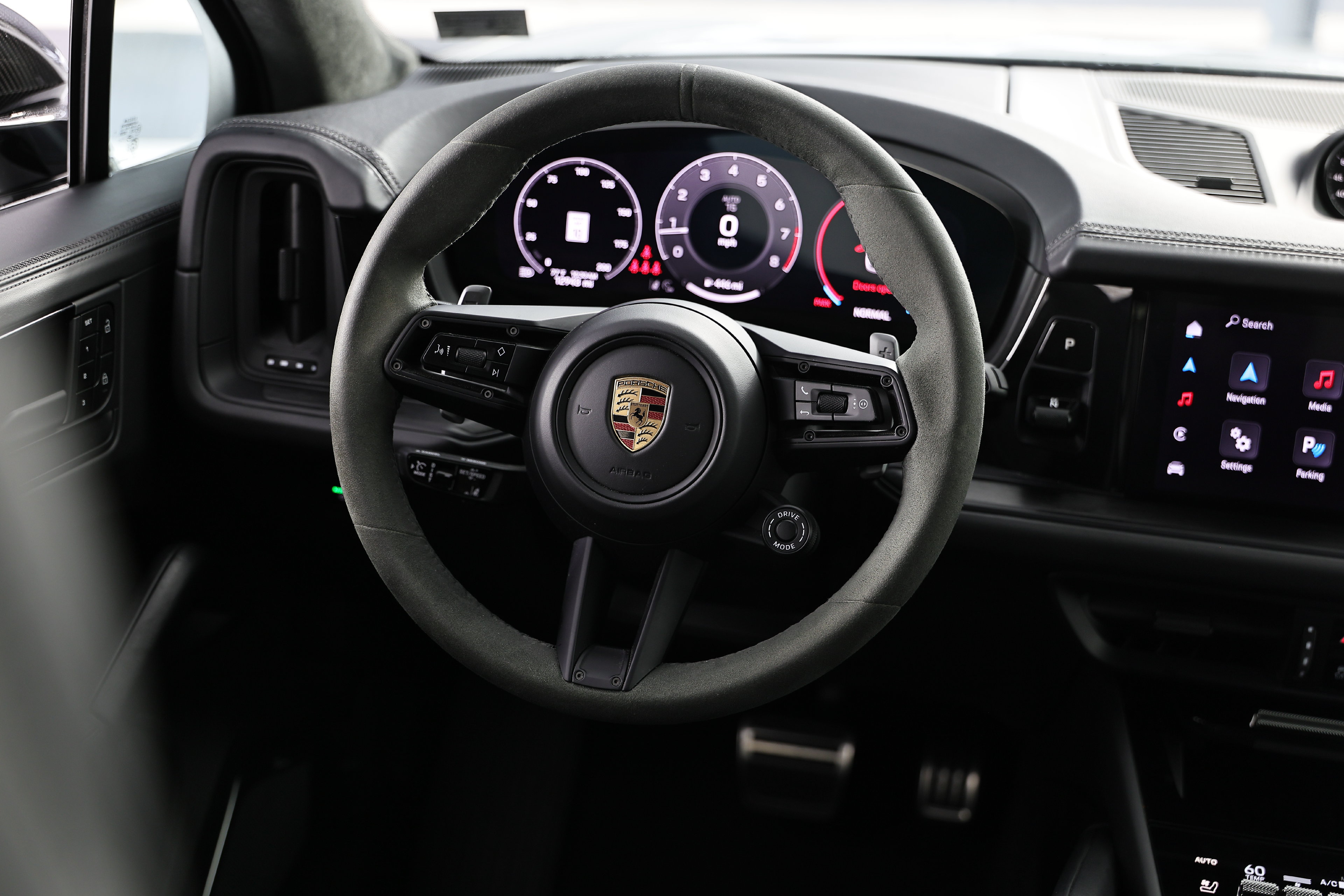 Certified 2025 Porsche Cayenne GTS AWD/4WD image 30