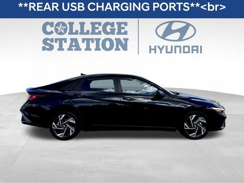Used 2025 Hyundai Elantra Sport image 11