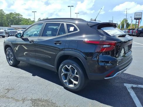 New 2026 Chevrolet Trax LT w/ LT Convenience Package FWD image 5