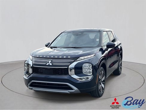 New 2026 Mitsubishi Outlander SE image 1
