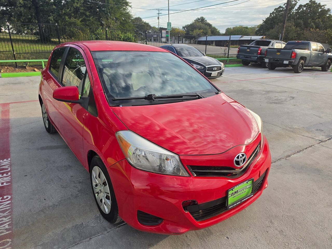 Used 2013 Toyota Yaris L FWD image 5